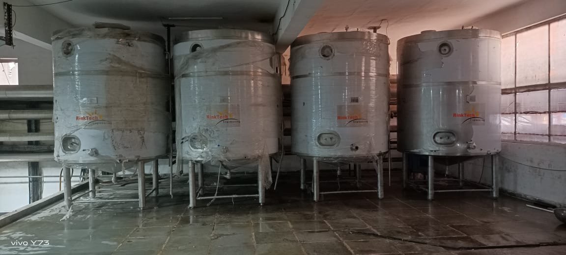 Milk storage tank 7