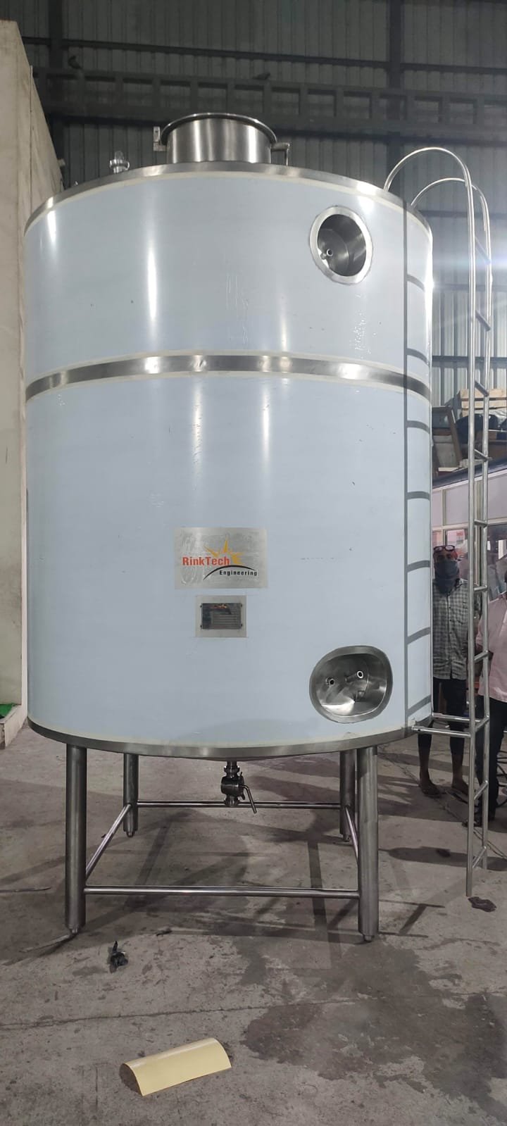 Milk storage tank 8