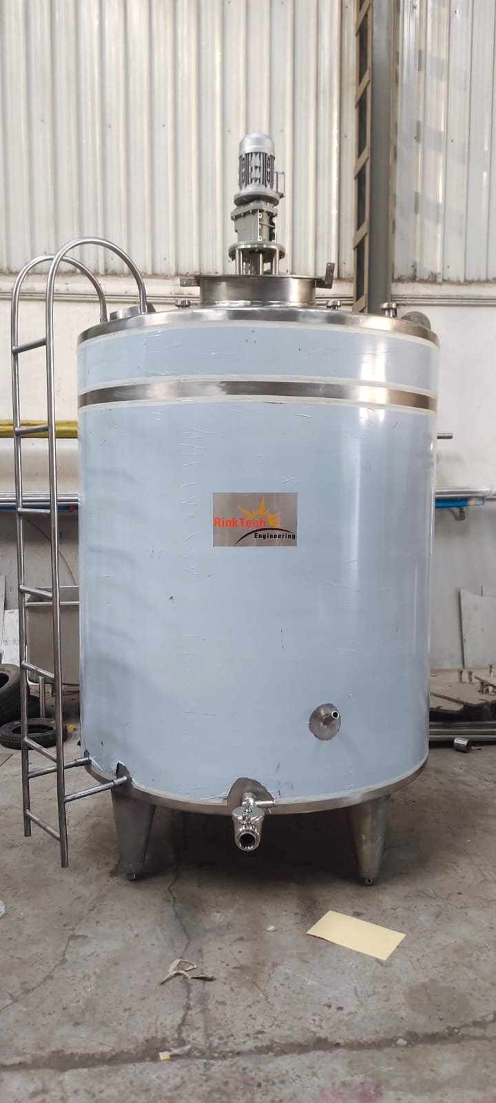 Milk storage tank 13