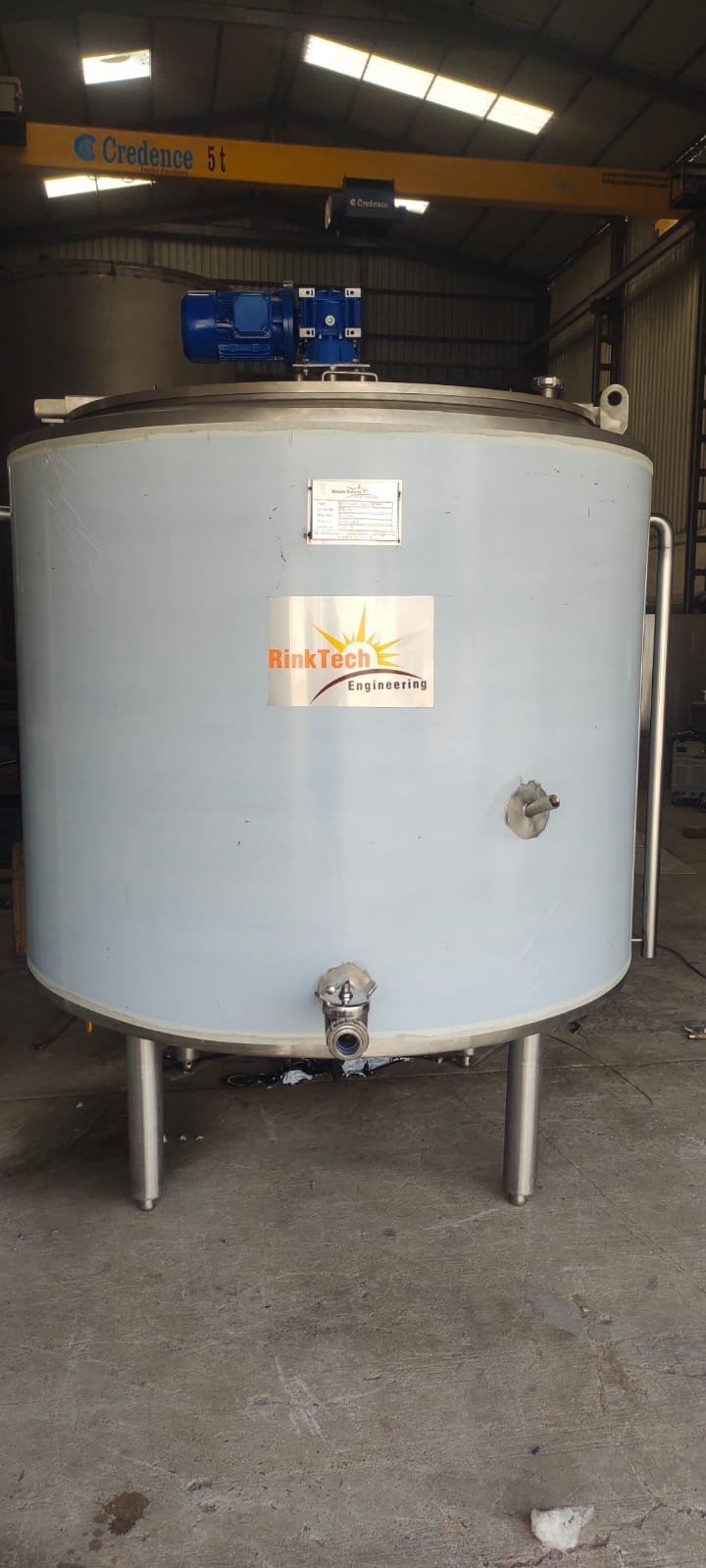 Milk storage tank 17