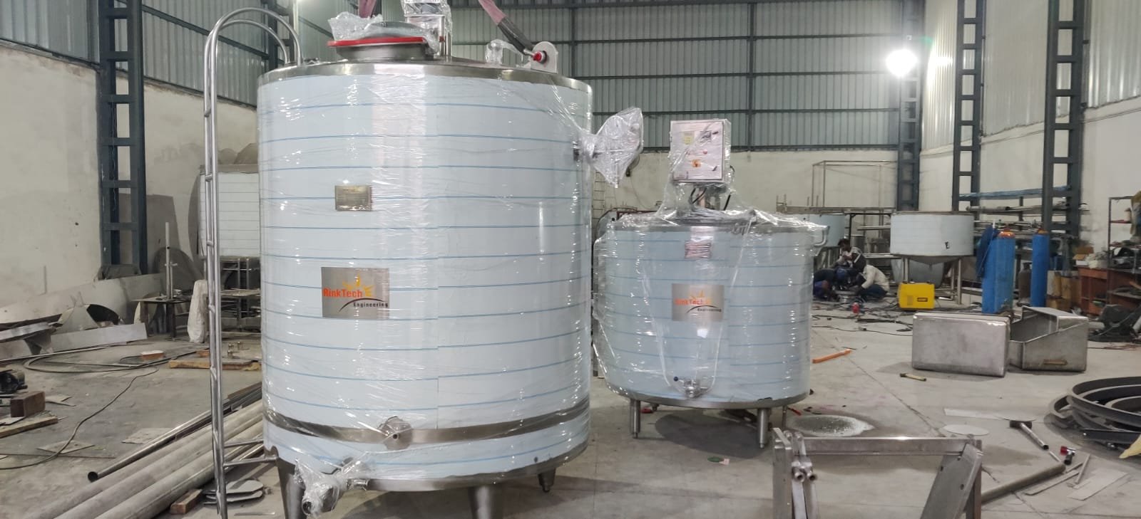 Milk storage tank 19